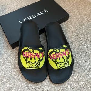 Boys size 36 Versace slides